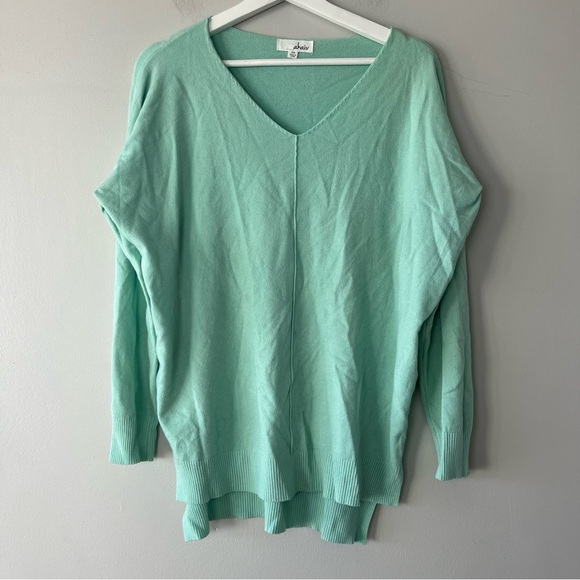 Akaiv V-Neck Mint Green Long Sleeve Sweater Small/Medium - Picture 1 of 6